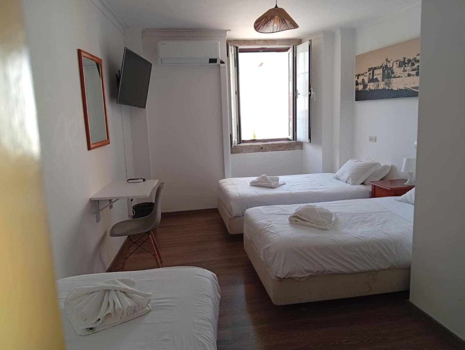 Quarto Twin com Cama Extra (2 Adultos + 1 Criança)